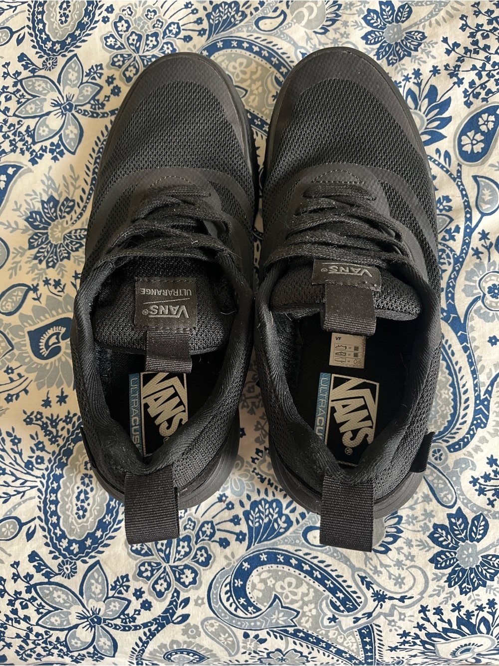 Vans men size 6 1/2 or women size 8